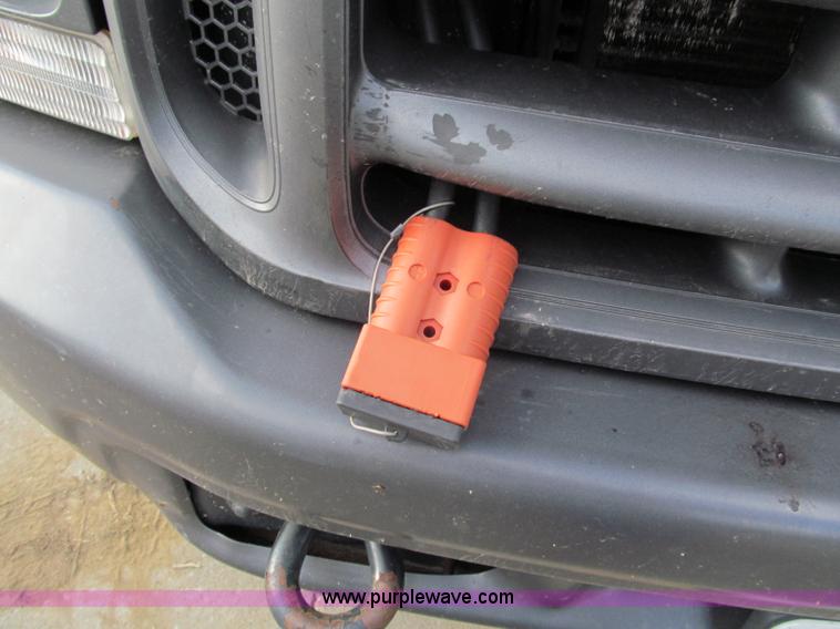 image for item E2066 2004 Ford F550 XL Super Duty service truck