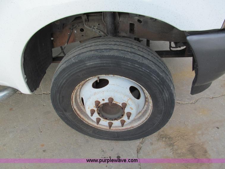 image for item E2066 2004 Ford F550 XL Super Duty service truck