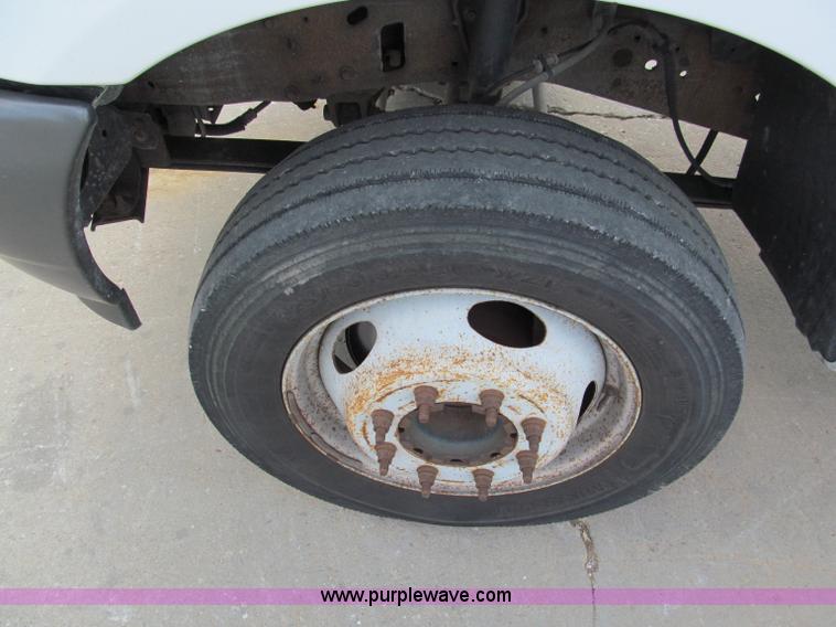 image for item E2066 2004 Ford F550 XL Super Duty service truck