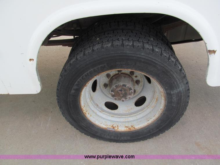 image for item E2066 2004 Ford F550 XL Super Duty service truck