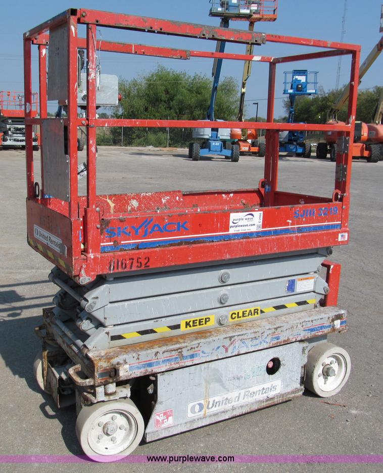 image for item E2084 2006 Skyjack SJ-III 3219 electric scissor lift