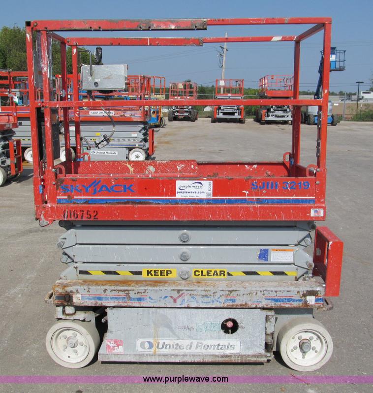 image for item E2084 2006 Skyjack SJ-III 3219 electric scissor lift