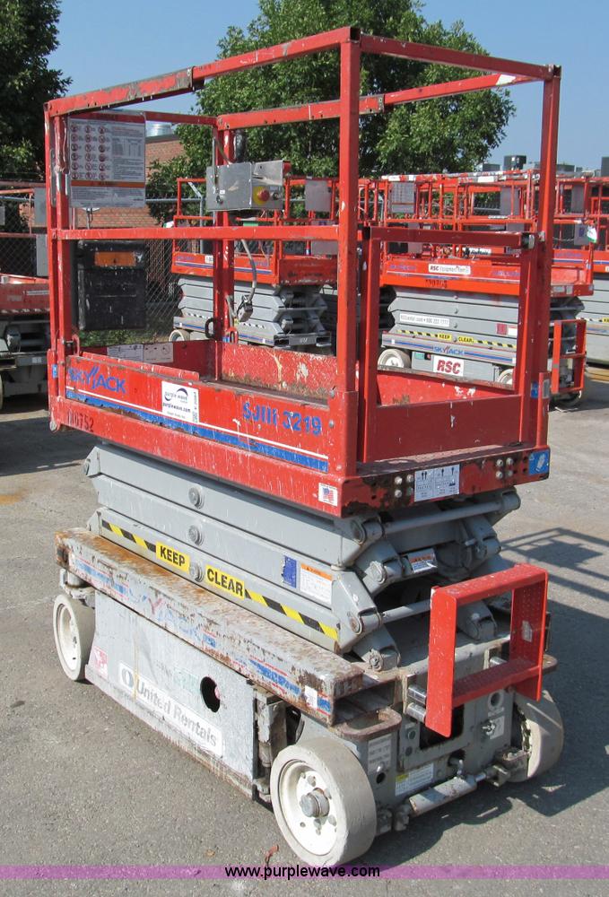 image for item E2084 2006 Skyjack SJ-III 3219 electric scissor lift
