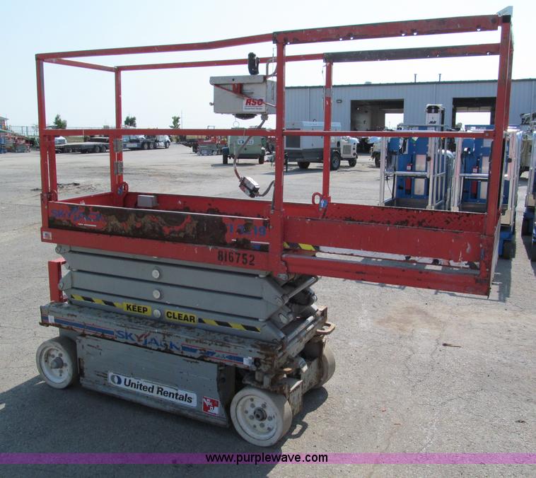 image for item E2084 2006 Skyjack SJ-III 3219 electric scissor lift