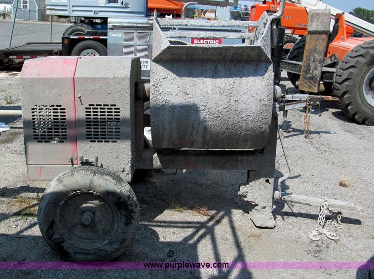image for item E2092 2009 Multiquip WM90 gas powered towable mortar mixer