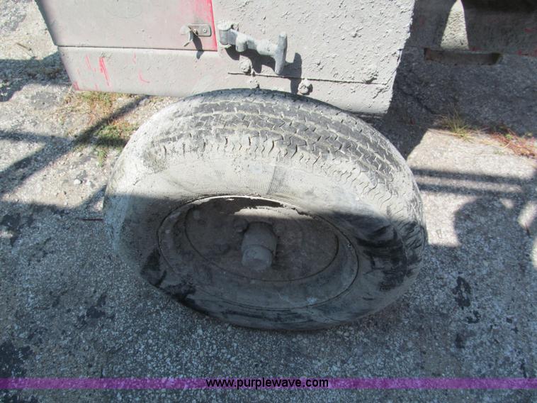 image for item E2092 2009 Multiquip WM90 gas powered towable mortar mixer