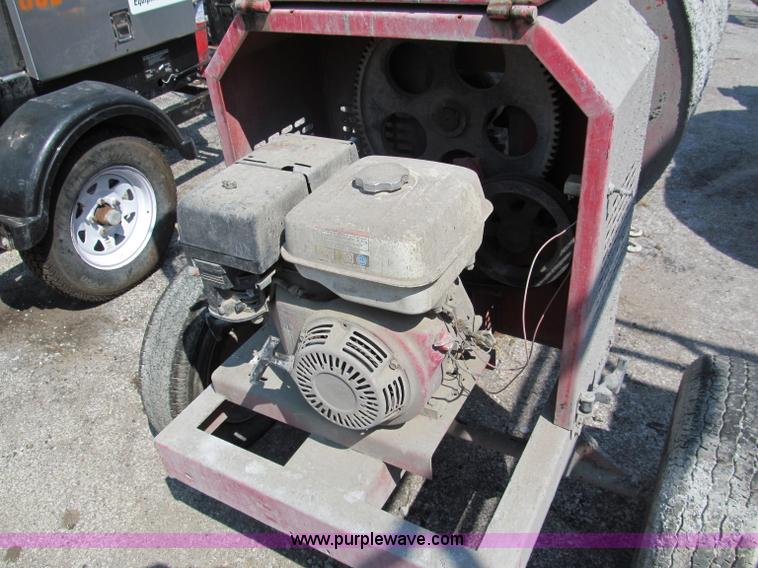 image for item E2092 2009 Multiquip WM90 gas powered towable mortar mixer