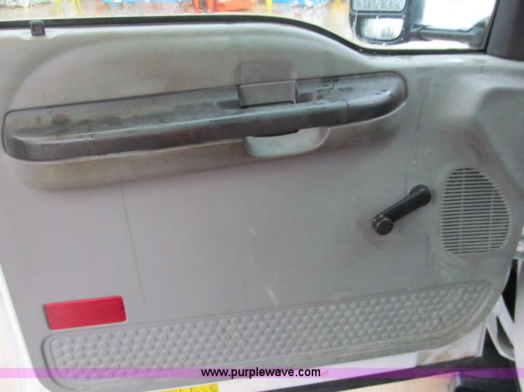 image for item E2106 2006 Ford F550 XL Super Duty service truck