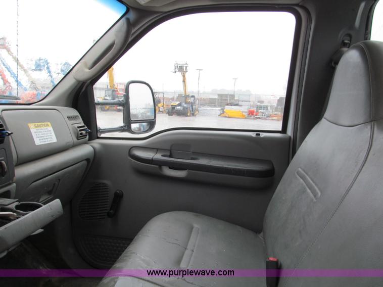 image for item E2106 2006 Ford F550 XL Super Duty service truck