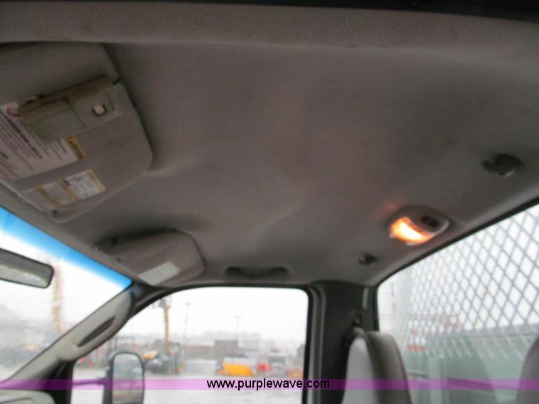 image for item E2106 2006 Ford F550 XL Super Duty service truck