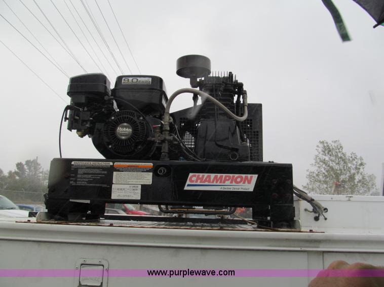 image for item E2106 2006 Ford F550 XL Super Duty service truck