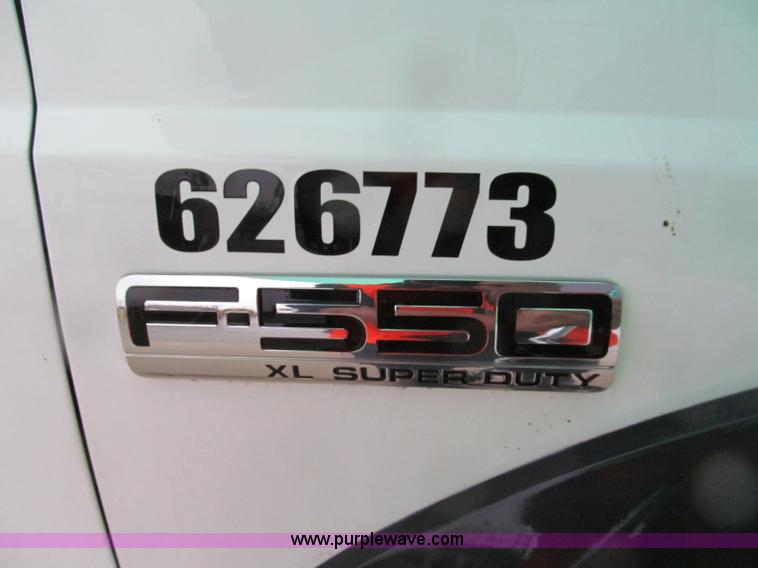 image for item E2106 2006 Ford F550 XL Super Duty service truck