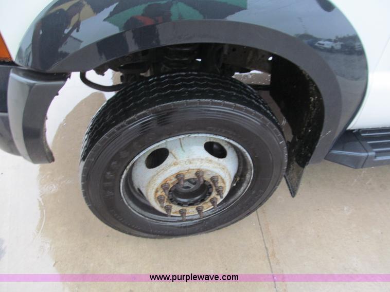image for item E2106 2006 Ford F550 XL Super Duty service truck