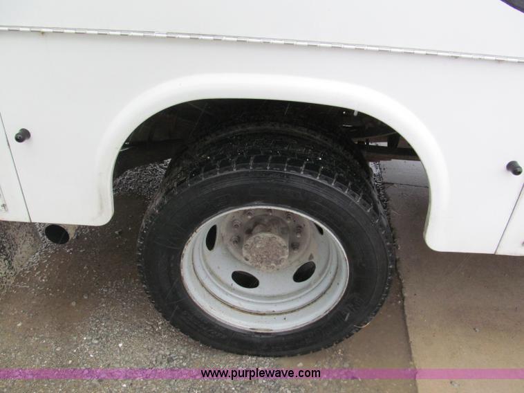 image for item E2106 2006 Ford F550 XL Super Duty service truck