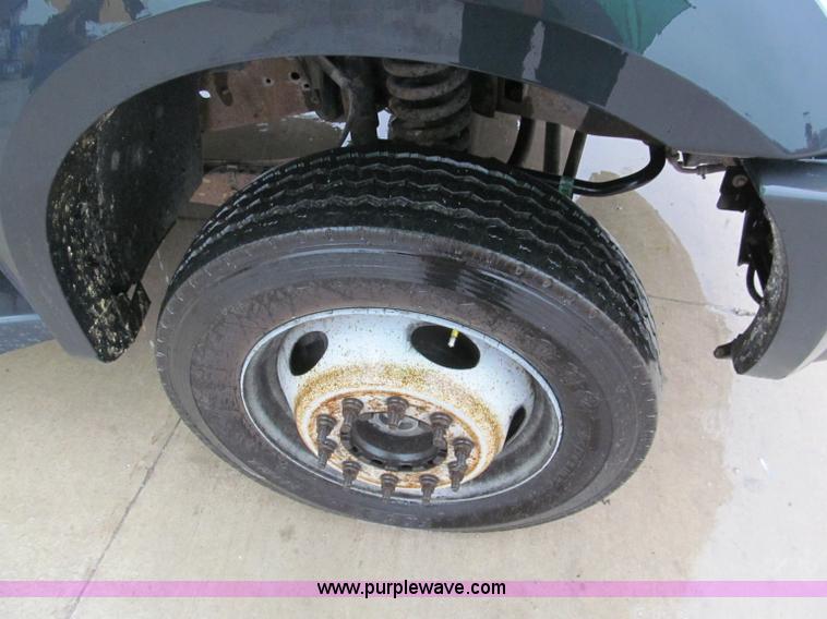 image for item E2106 2006 Ford F550 XL Super Duty service truck