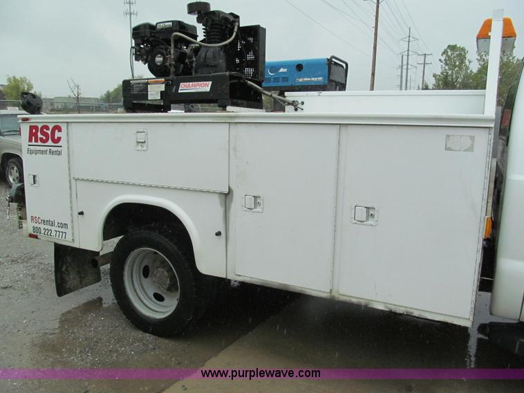 image for item E2106 2006 Ford F550 XL Super Duty service truck