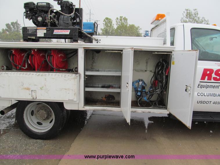 image for item E2106 2006 Ford F550 XL Super Duty service truck