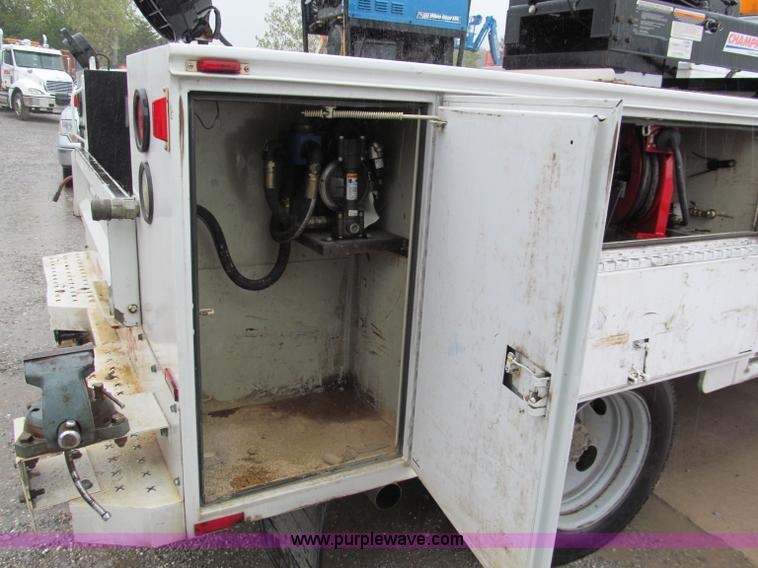 image for item E2106 2006 Ford F550 XL Super Duty service truck