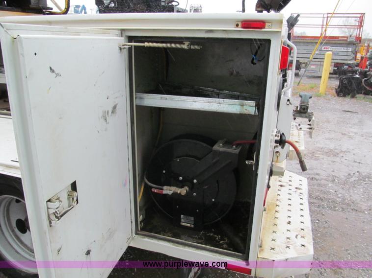 image for item E2106 2006 Ford F550 XL Super Duty service truck