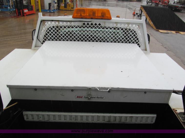 image for item E2106 2006 Ford F550 XL Super Duty service truck