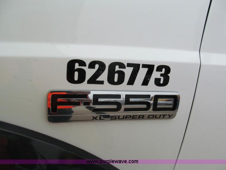 image for item E2106 2006 Ford F550 XL Super Duty service truck