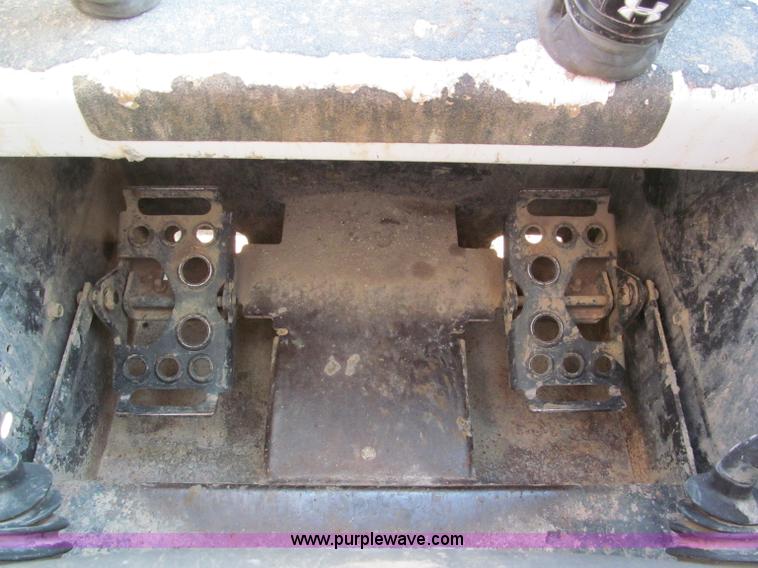 image for item E2127 2007 Bobcat T190 track skid steer