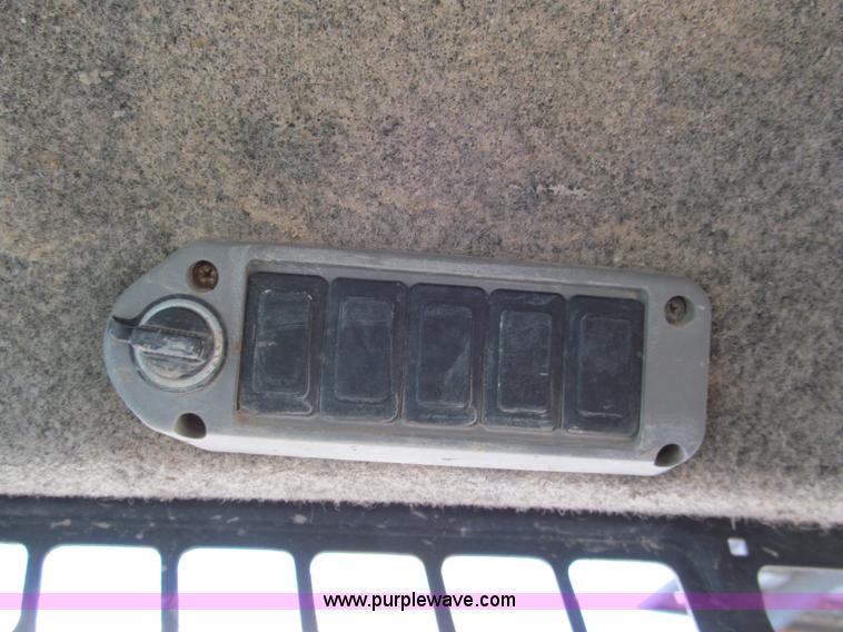 image for item E2127 2007 Bobcat T190 track skid steer