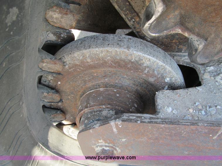 image for item E2127 2007 Bobcat T190 track skid steer