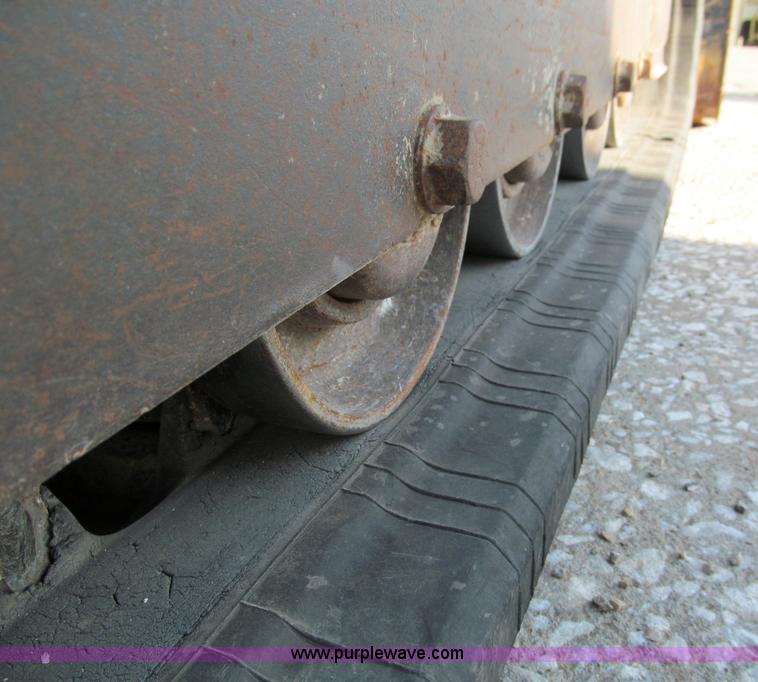 image for item E2127 2007 Bobcat T190 track skid steer