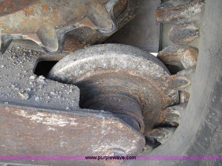 image for item E2127 2007 Bobcat T190 track skid steer