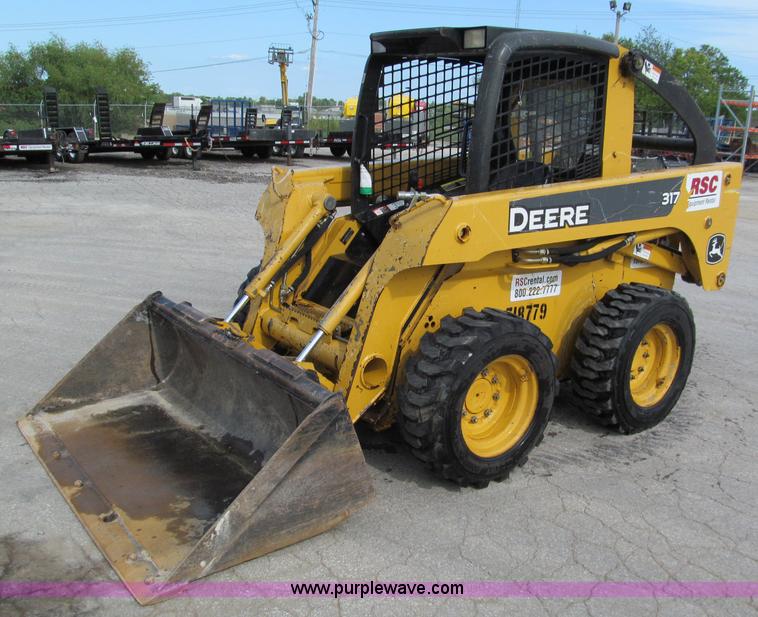 image for item E2128 2007 John Deere 317 skid steer