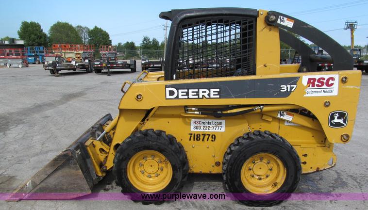image for item E2128 2007 John Deere 317 skid steer