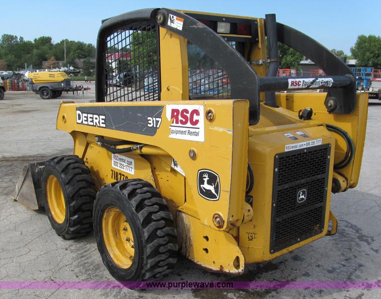 image for item E2128 2007 John Deere 317 skid steer