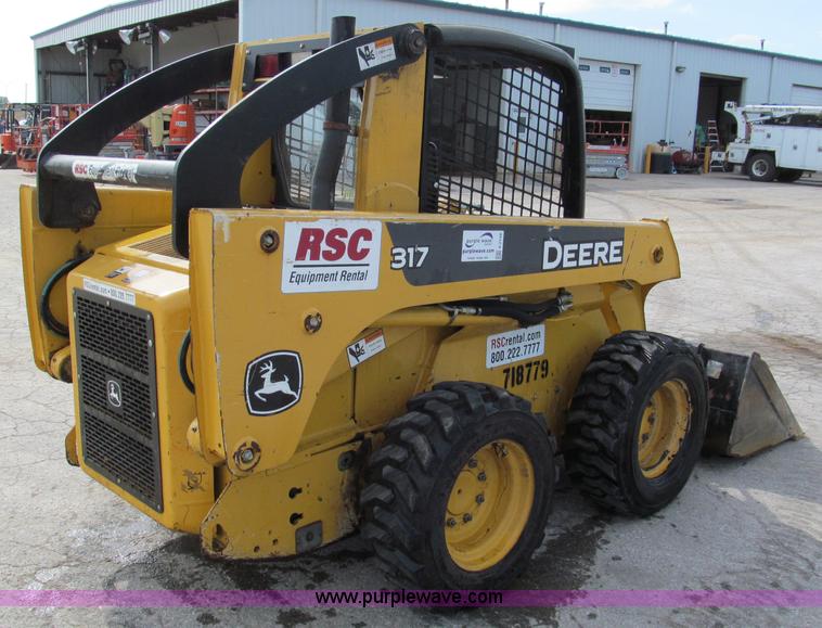 image for item E2128 2007 John Deere 317 skid steer