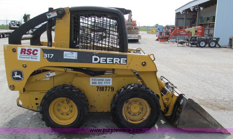 image for item E2128 2007 John Deere 317 skid steer