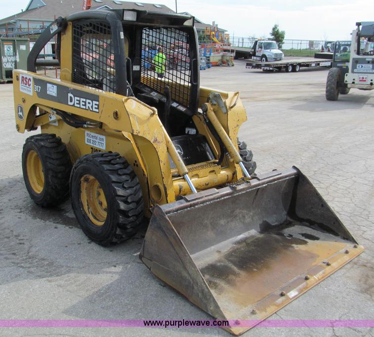 image for item E2128 2007 John Deere 317 skid steer