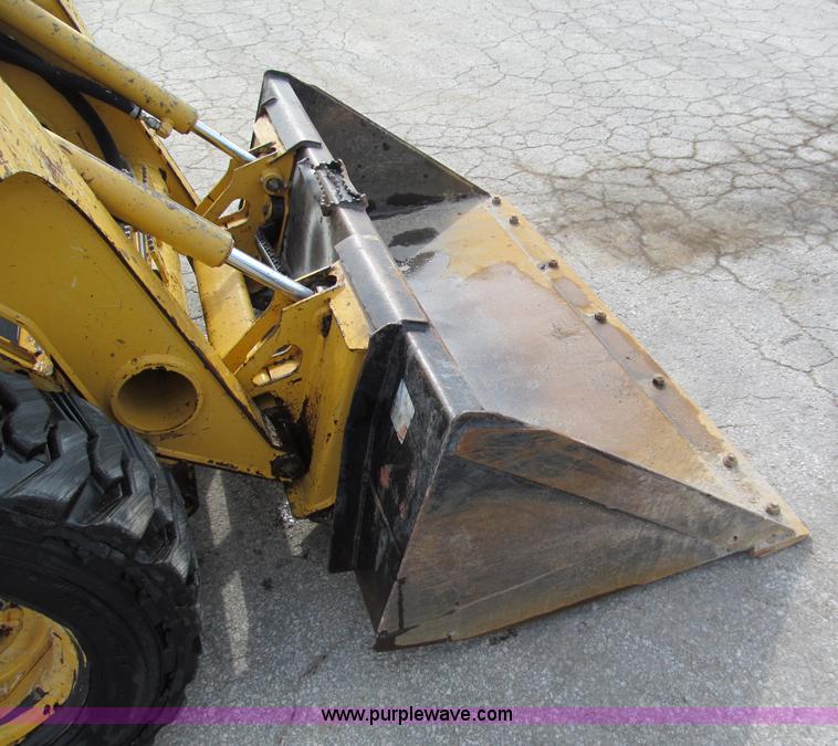 image for item E2128 2007 John Deere 317 skid steer