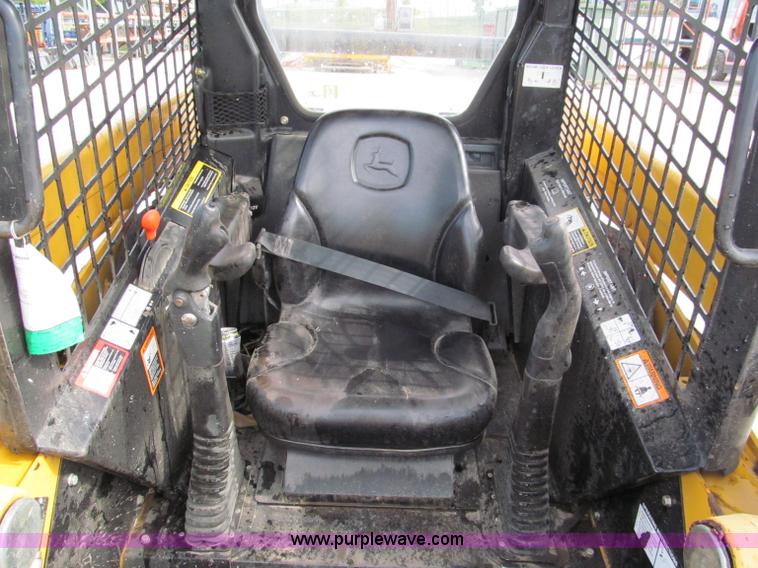 image for item E2128 2007 John Deere 317 skid steer