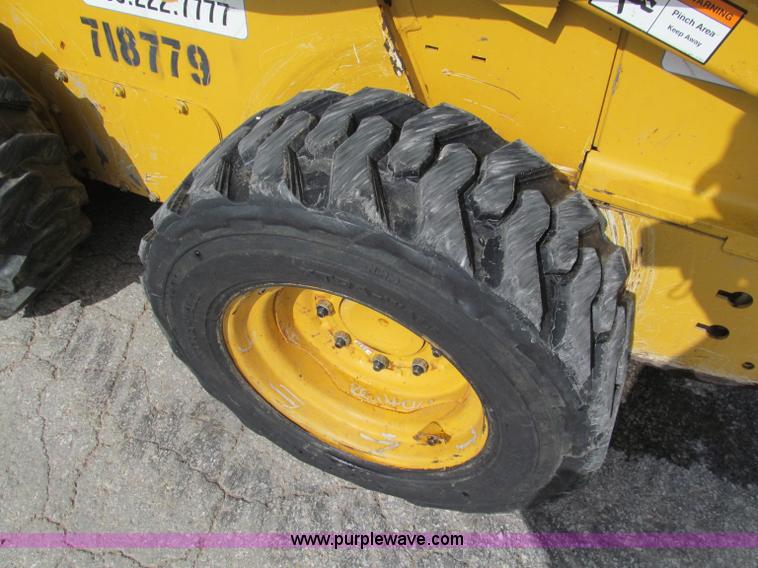image for item E2128 2007 John Deere 317 skid steer