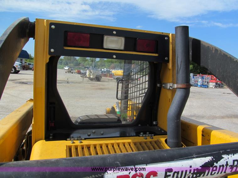 image for item E2128 2007 John Deere 317 skid steer