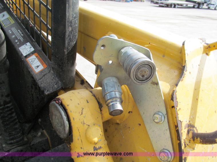 image for item E2128 2007 John Deere 317 skid steer