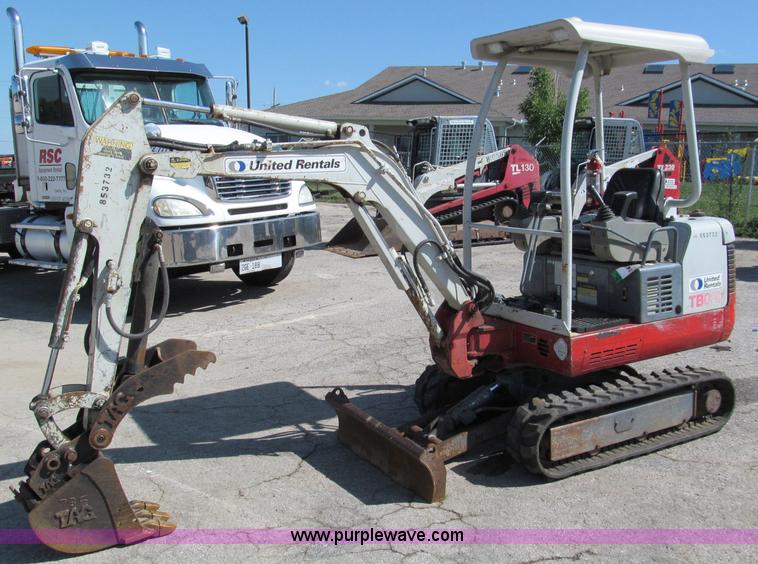 image for item E2129 2006 Takeuchi TB016 compact excavator