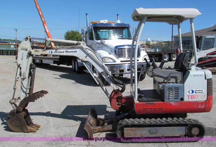 image for item E2129 2006 Takeuchi TB016 compact excavator