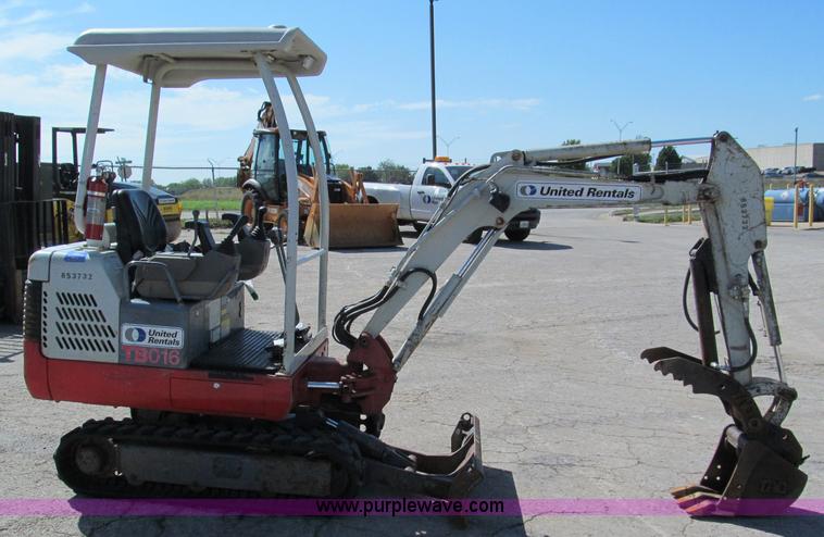 image for item E2129 2006 Takeuchi TB016 compact excavator