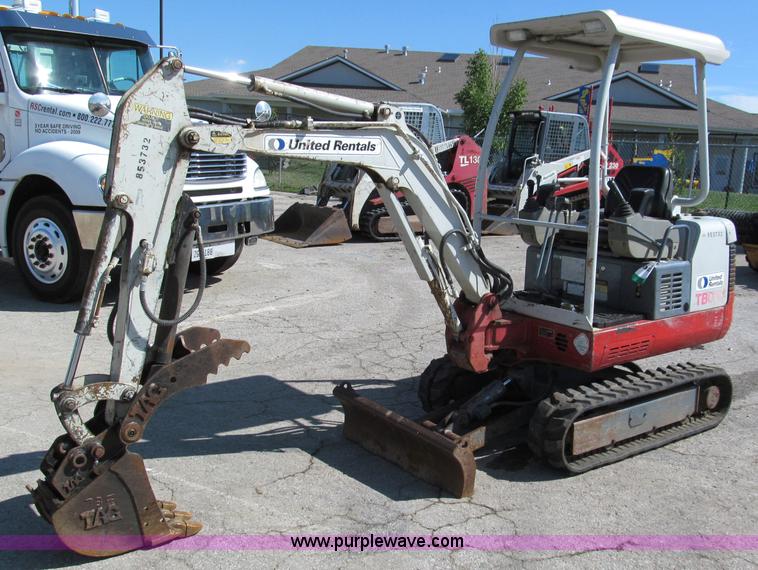 image for item E2129 2006 Takeuchi TB016 compact excavator
