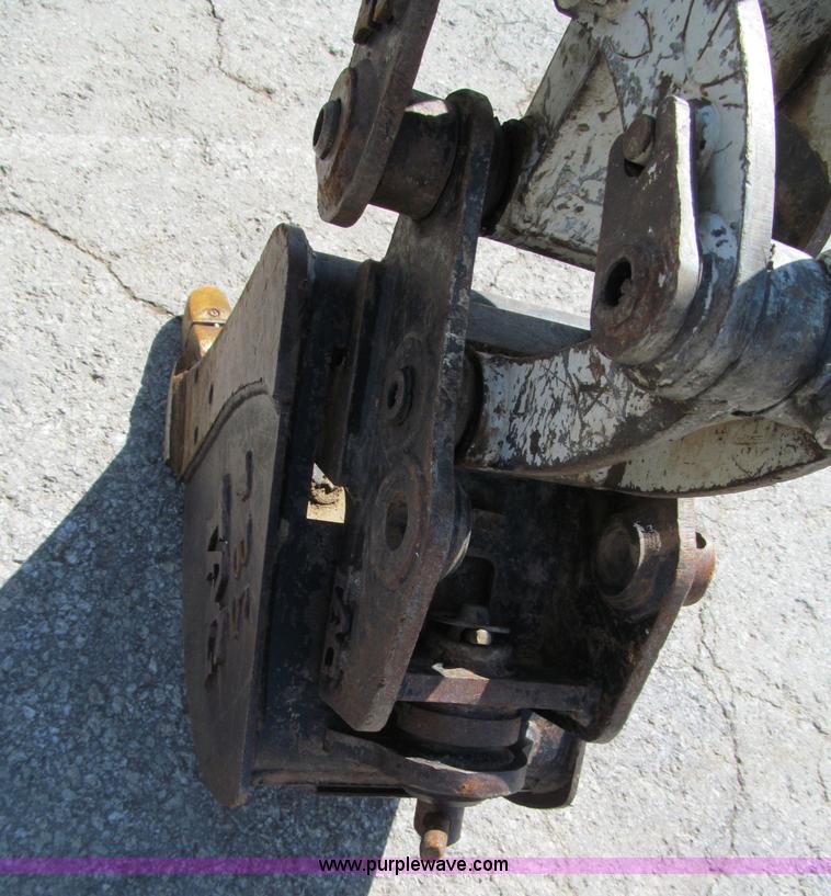 image for item E2129 2006 Takeuchi TB016 compact excavator