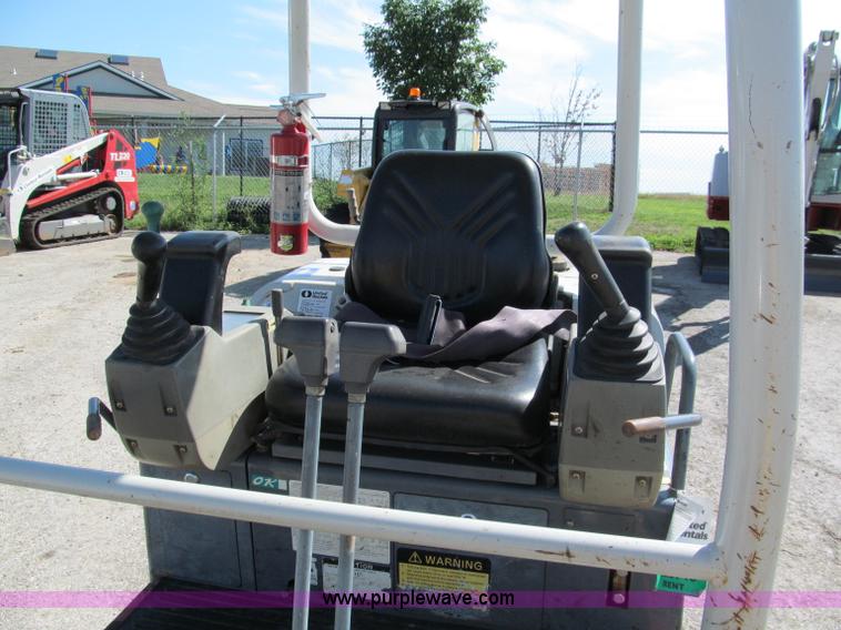 image for item E2129 2006 Takeuchi TB016 compact excavator