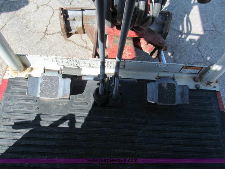 image for item E2129 2006 Takeuchi TB016 compact excavator