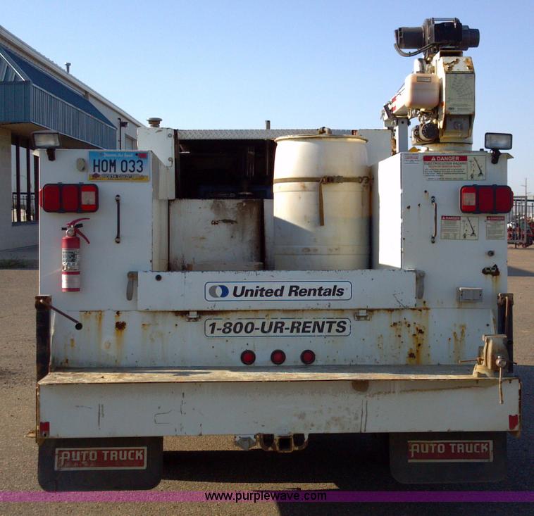 image for item I9781 2006 Ford F550 XL Super Duty service truck