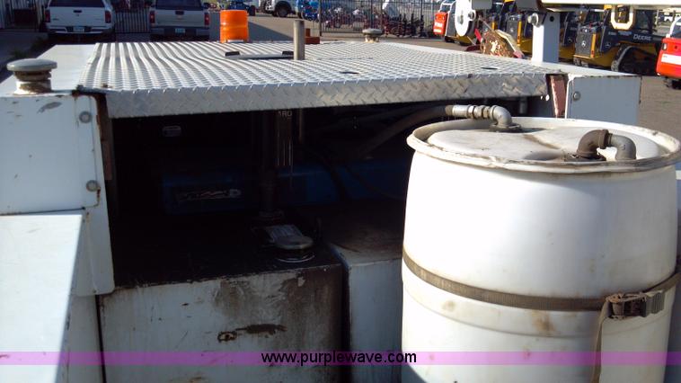 image for item I9781 2006 Ford F550 XL Super Duty service truck